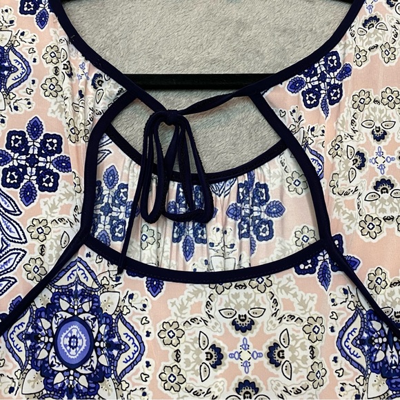 Lavish 3X Top Shirt Blue Pink Paisley Scoop Neck Sleeveless Stretch Casual - Picture 6 of 7